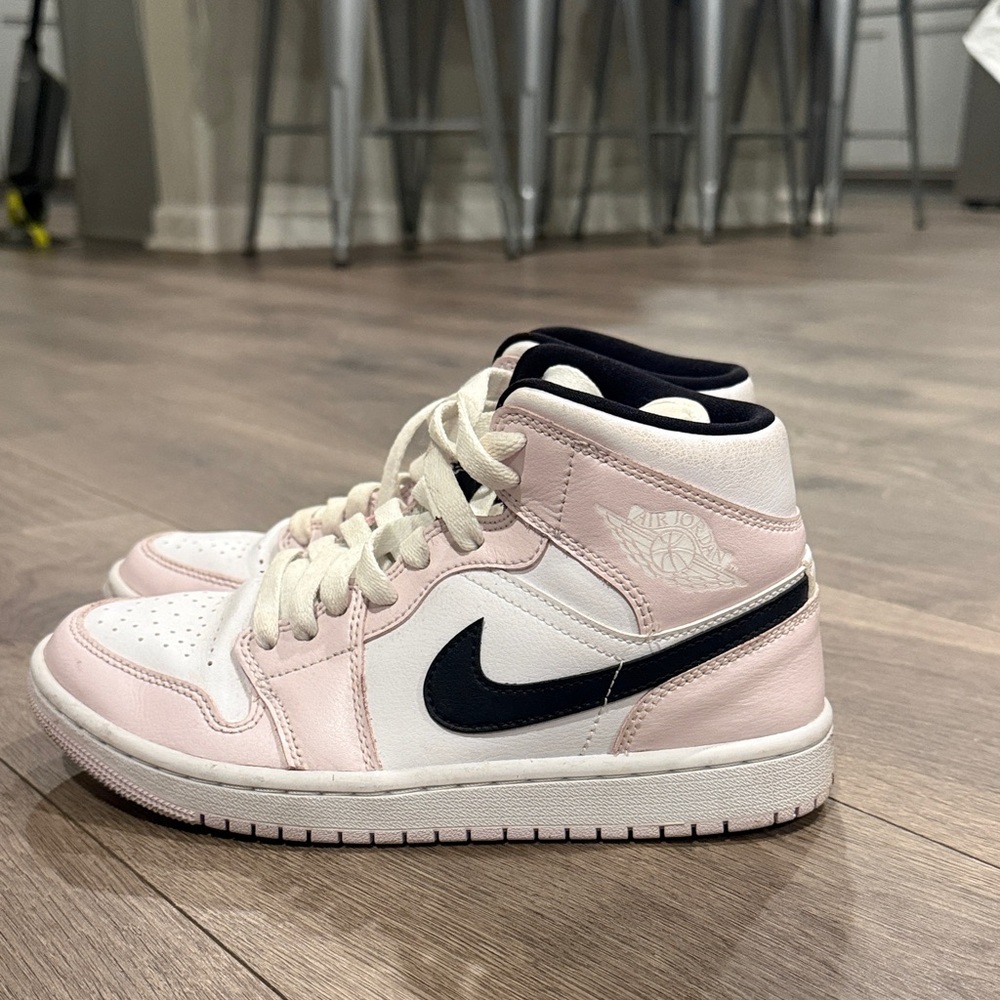 Nike Women's Pink and White high tops